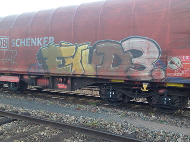 Graffiti Train - Photo by Grafilzer - exud, exudt, exude