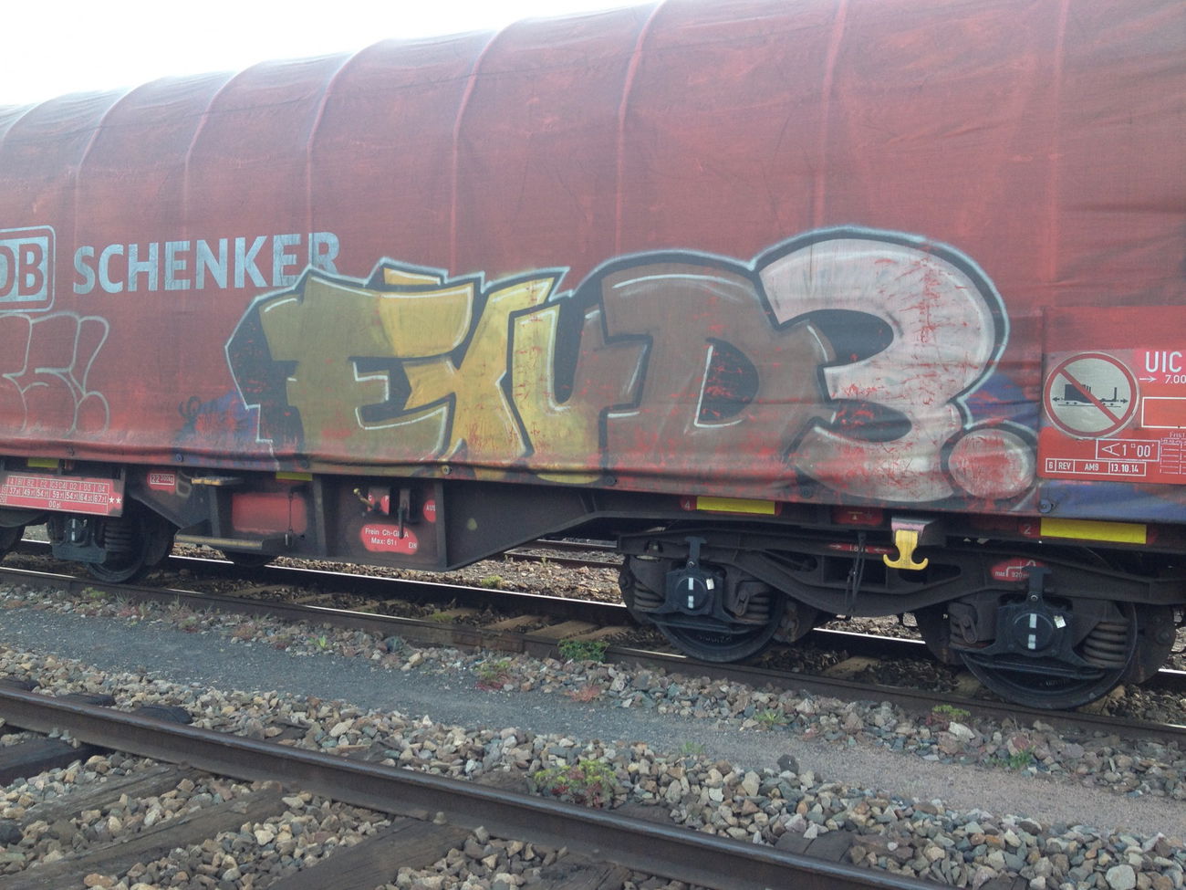 Graffiti Train - Photo by Grafilzer - exud, exudt, exude