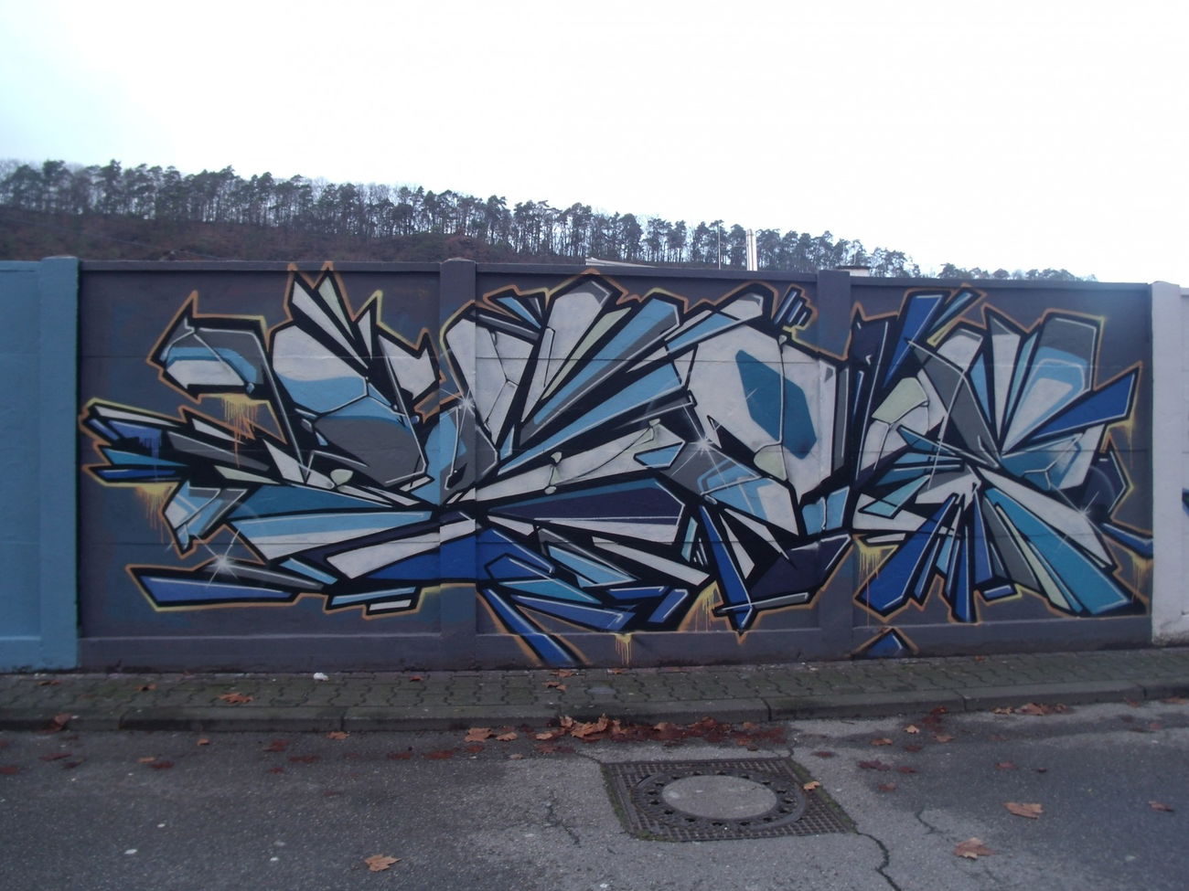 Graffiti Wall in Trier - Photo by Grafilzer - kaos, love