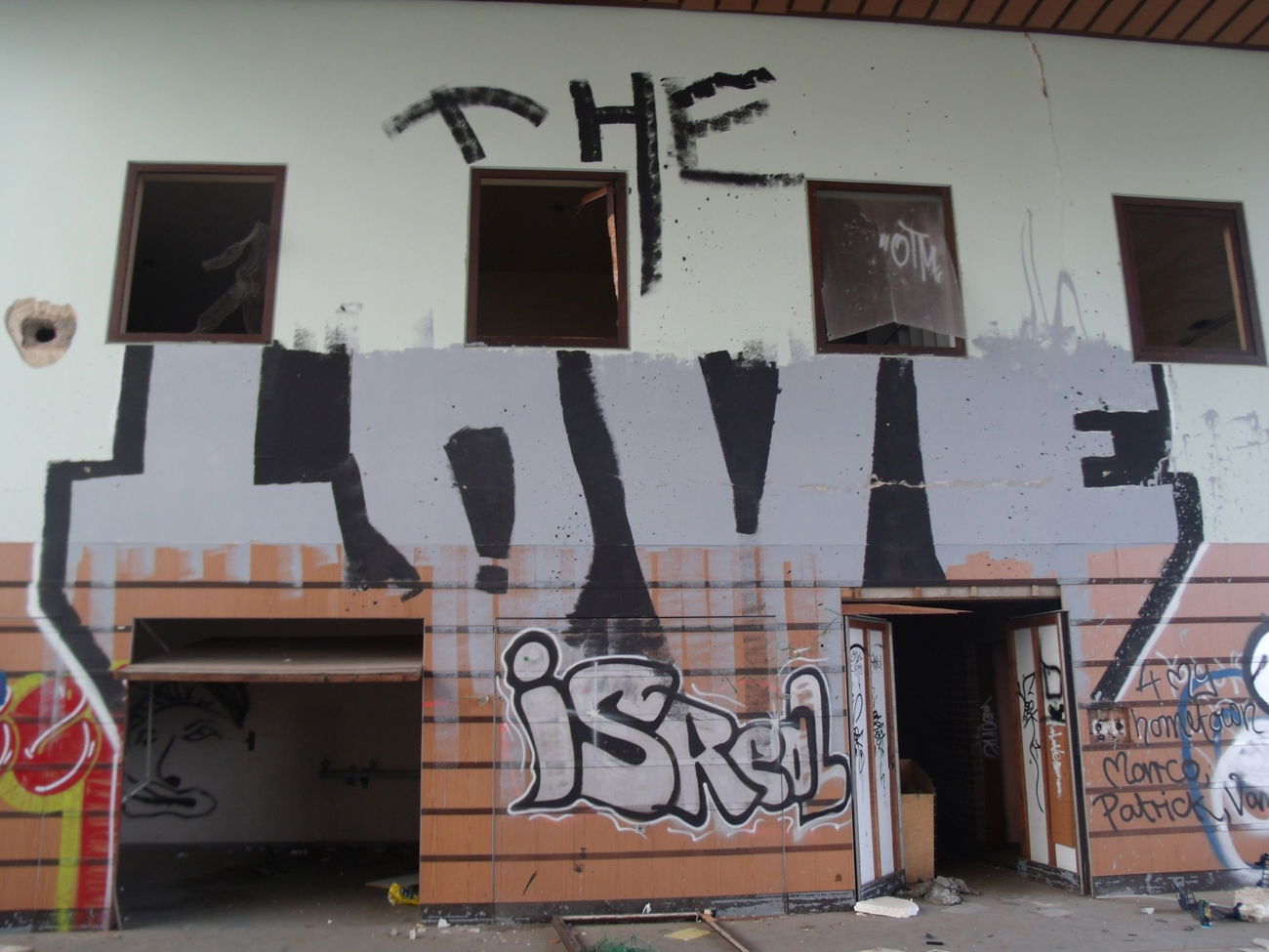 Graffiti Bombing in Trier - Photo by Grafilzer