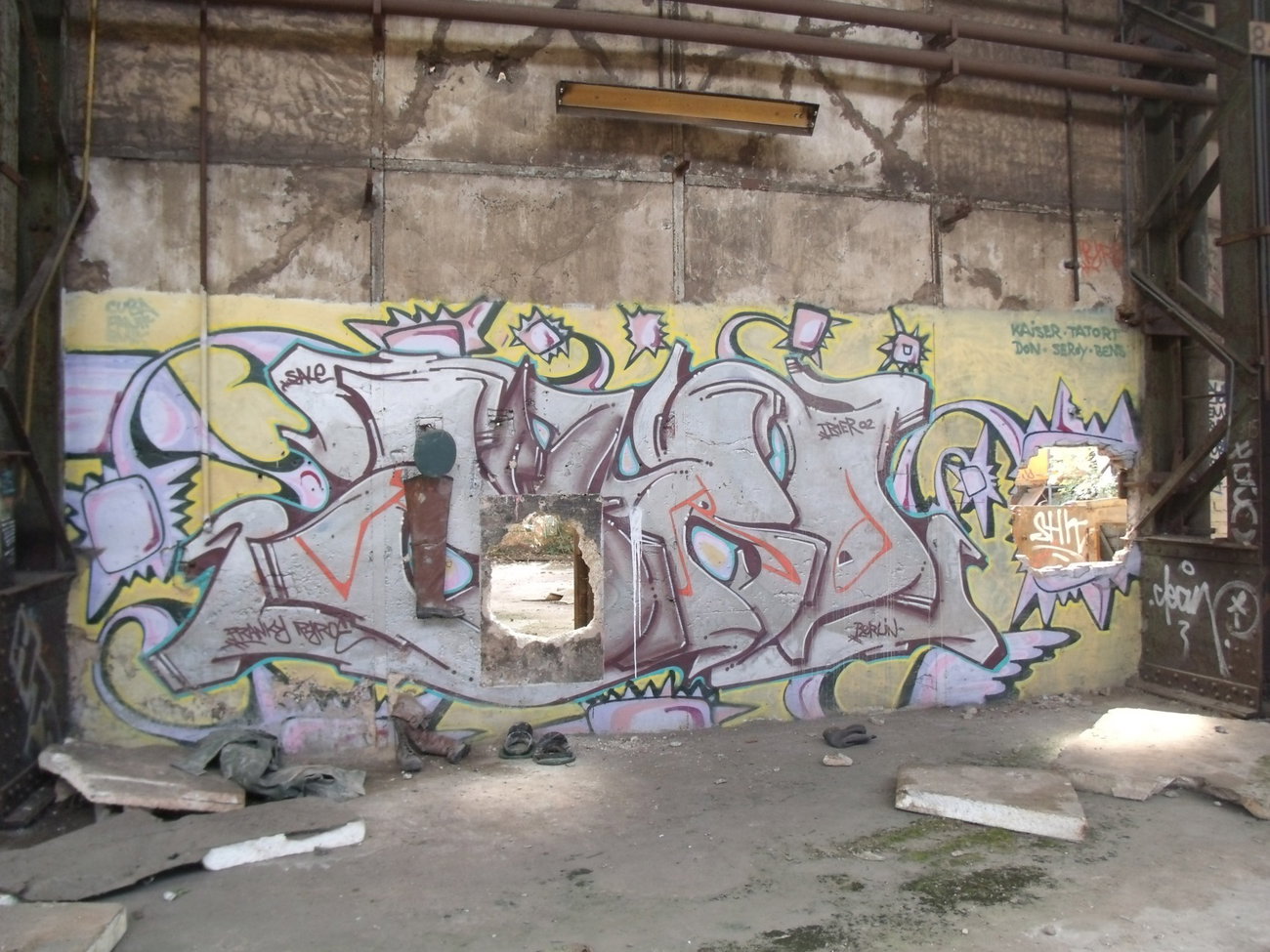 Graffiti Wall in Trier - Photo by Grafilzer - kaiser, tatort, don (2002)