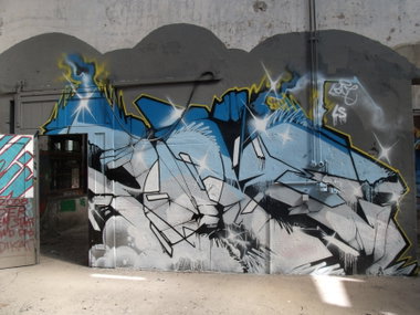 Graffiti Wall in Trier - Photo by Grafilzer - kaos, love