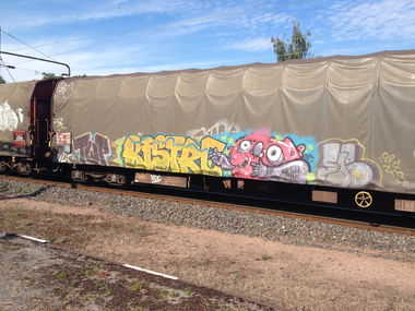 Graffiti Train - Photo by Grafilzer - twp, bistro