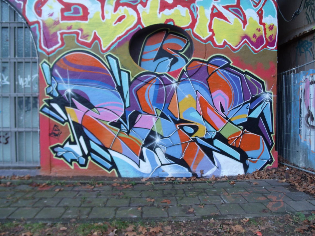 Graffiti Wall in Trier - Photo by Grafilzer - love, kaos