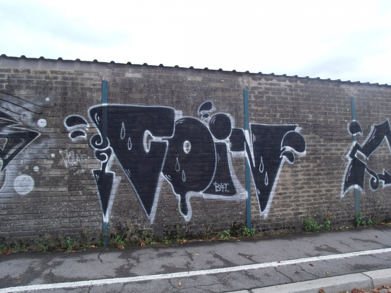 Graffiti Wall in Luxembourg - Photo by Grafilzer - coin, bft