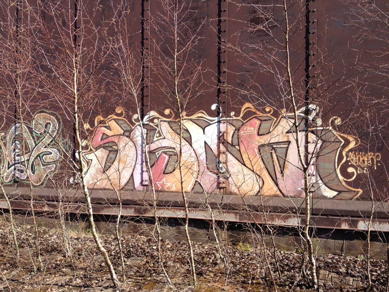 Graffiti Bombing in Luxembourg - Photo by Grafilzer - shok