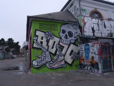 Graffiti Wall in Luxembourg - Photo by Grafilzer - rojo