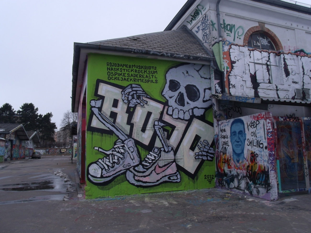 Graffiti Wall in Luxembourg - Photo by Grafilzer - rojo