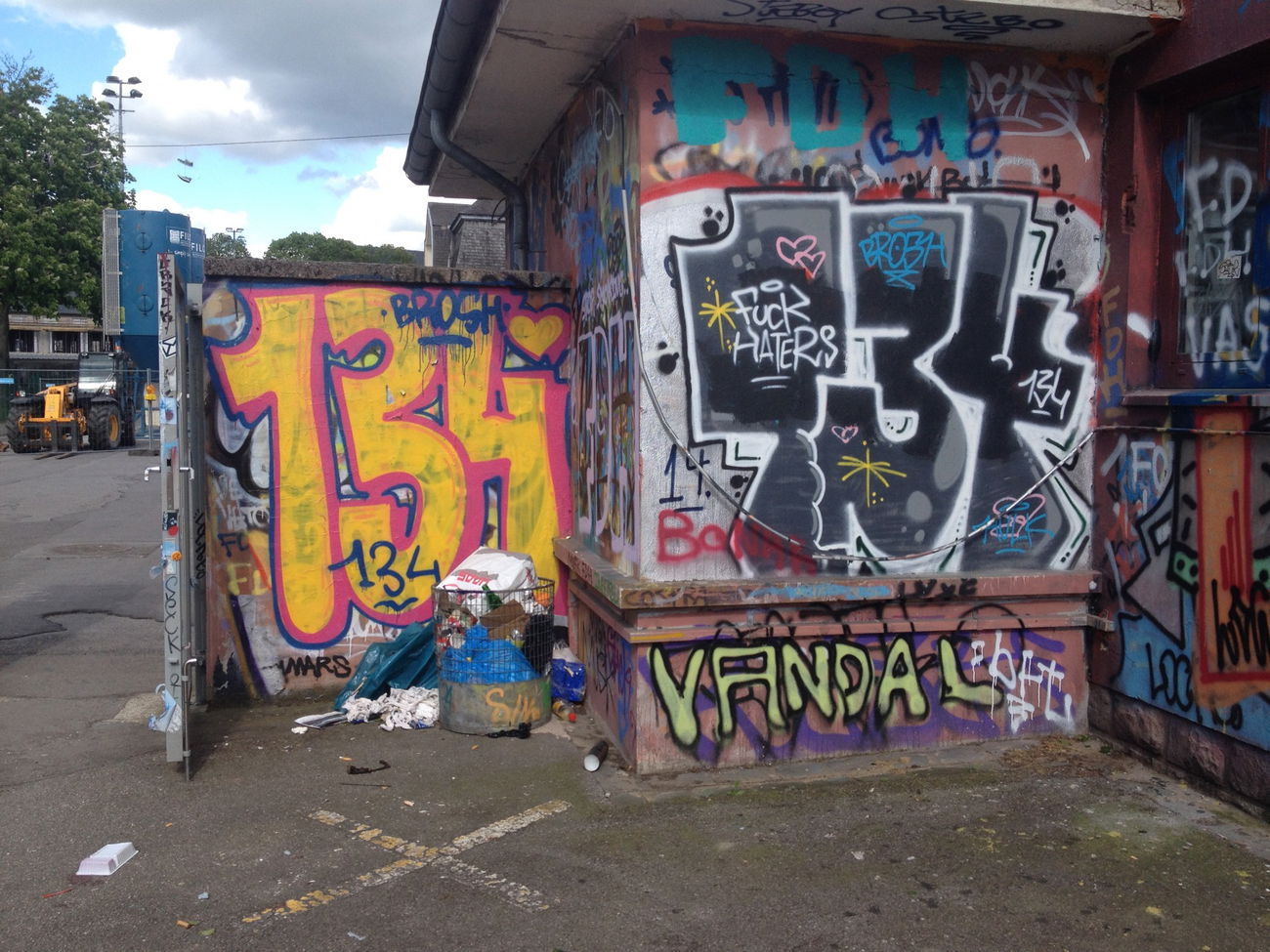 Graffiti Bombing in Luxembourg - Photo by Grafilzer - brosh, 134