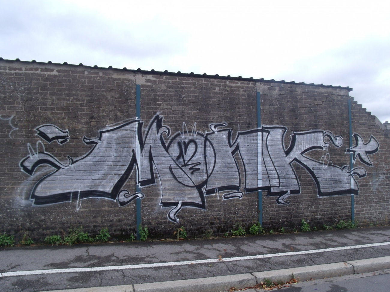 Graffiti Wall in Luxembourg - Photo by Grafilzer - monk