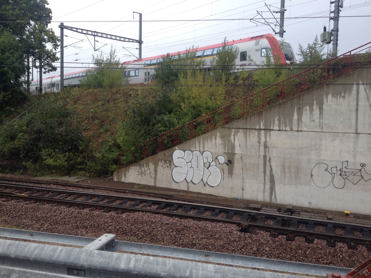 Graffiti Bombing in Luxembourg - Photo by Grafilzer - sior, bft