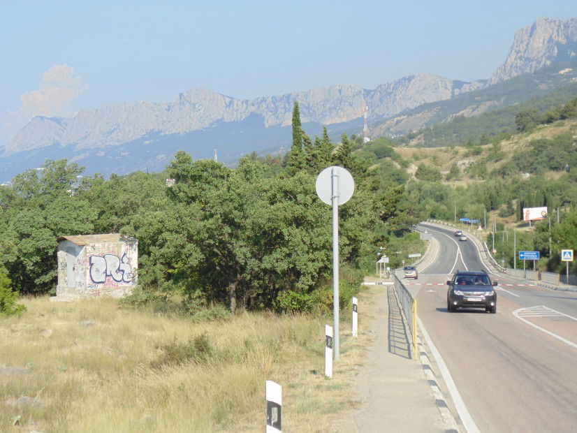 Graffiti Bombing - Photo by Grehuoz - ????, ????, yalta (2013)