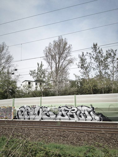 Graffiti Bombing in Neuss - Photo by Grover - Grove, Grover, Femo (2014)