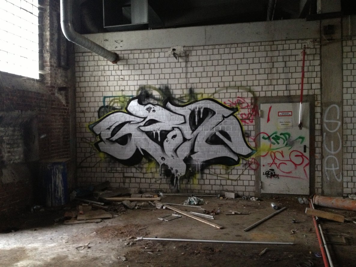 Graffiti Wall in Dusseldorf - Photo by Grover - GROVER, GROVE, Grove