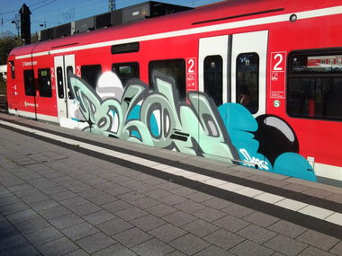 Graffiti Train in Kaiserslautern - Photo by Grumbeer - Blow