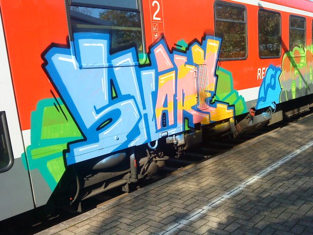Graffiti Train - Photo by Grumbeer - Share