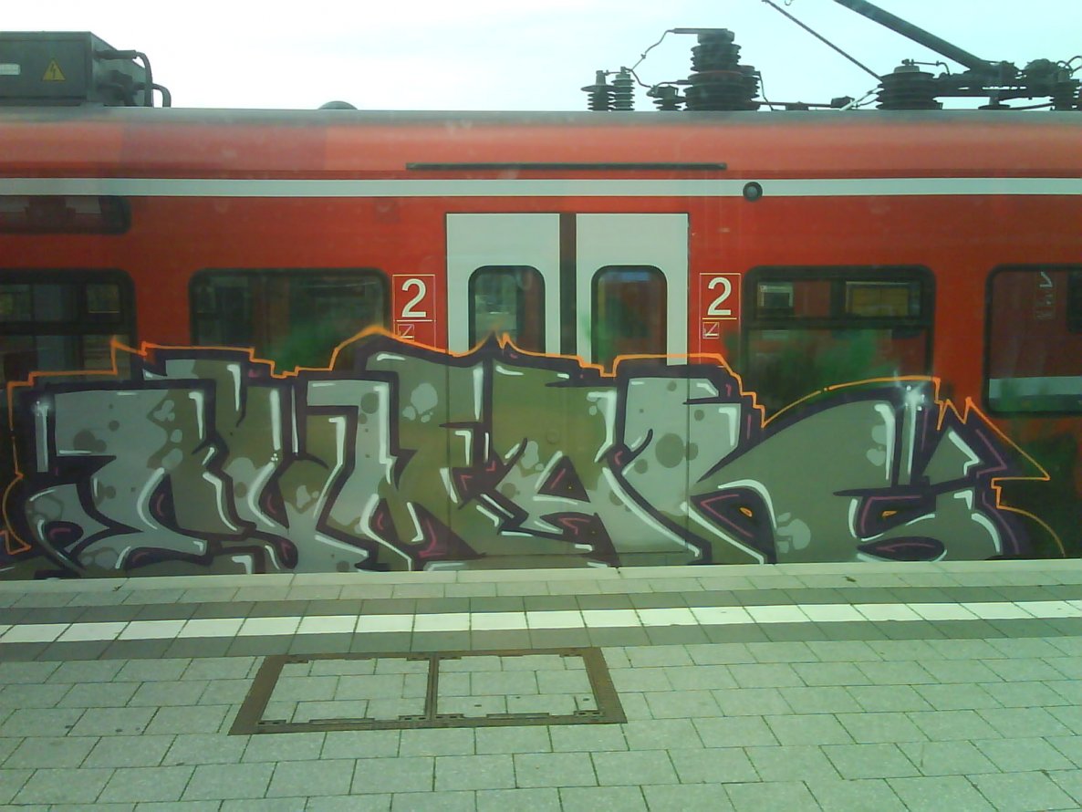 Graffiti Train - Photo by Grumbeer - Eyman