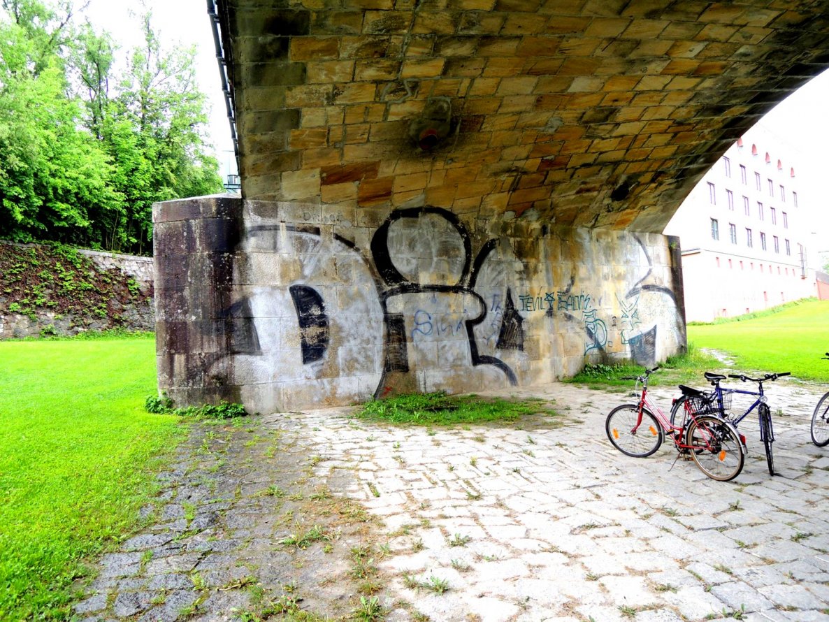 Graffiti Bombing in Passau - Photo by GuSinP - Passau, Bayern, Dick
