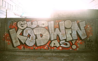 Graffiti Bombing - Photo by Gudwin - kodas, gudwin