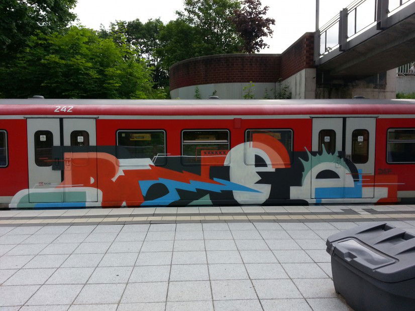 Graffiti Train in Hamburg - Photo by GurkenGlas - dsf, rache, rage (2013)