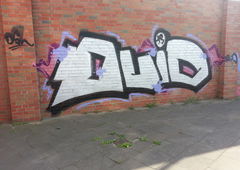 Graffiti Bombing in Hamburg - Photo by GurkenGlas - quid, dsl (2013)