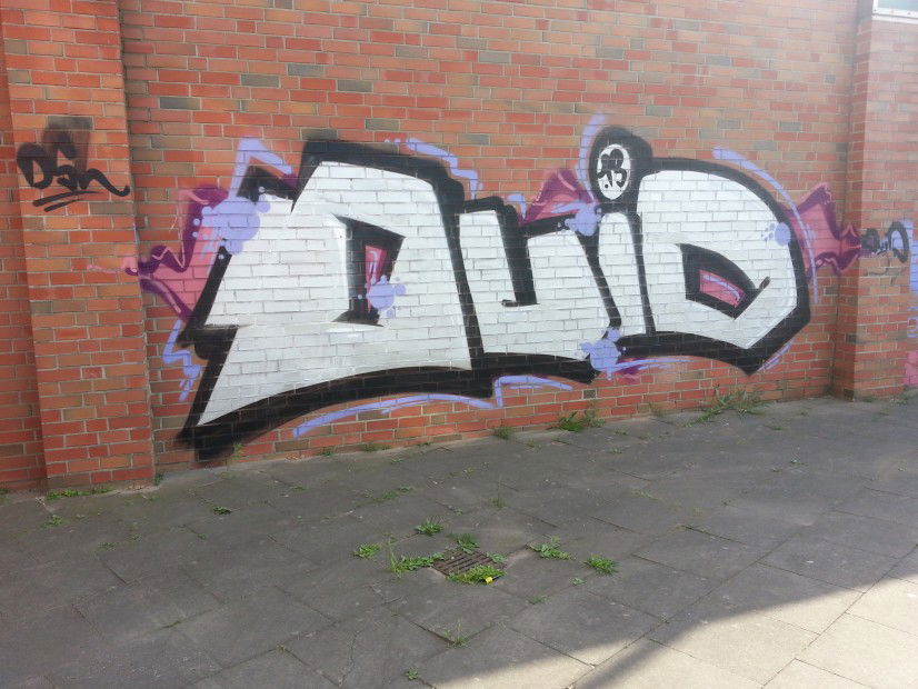 Graffiti Bombing in Hamburg - Photo by GurkenGlas - quid, dsl (2013)