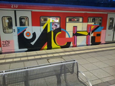 Graffiti Train - Photo by GurkenGlas