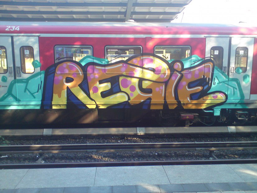 Graffiti Train - Photo by GurkenGlas