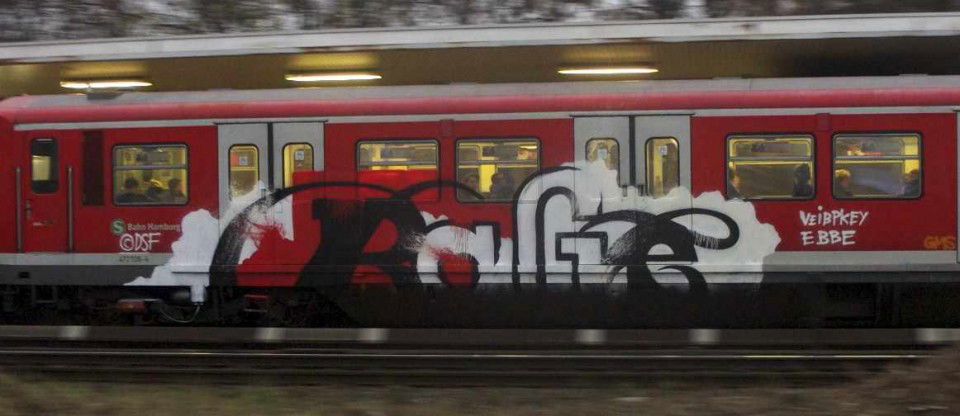 Graffiti Train - Photo by GurkenGlas