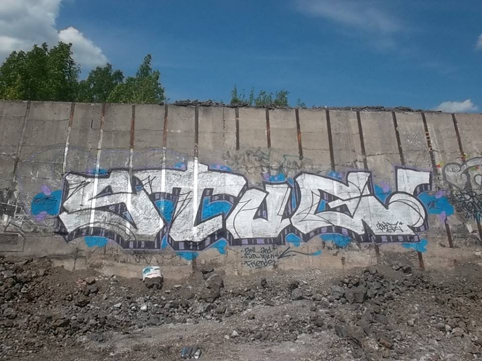 Graffiti Bombing in Ostrava - Photo by Gutzone - Stug, grill, chill (2013)