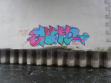 Graffiti Bombing - Photo by Gutzone - Gutz (2013)