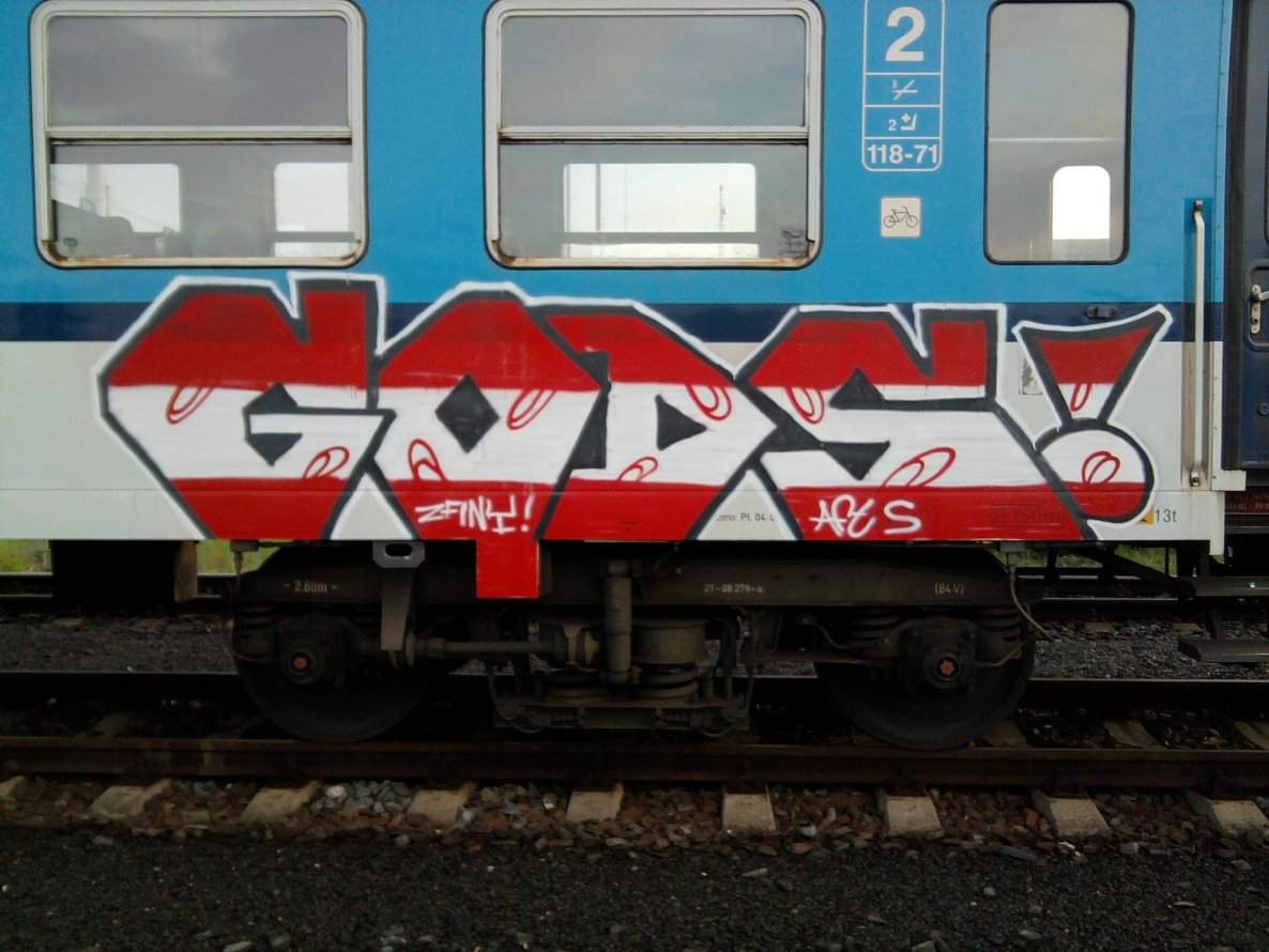 Graffiti Train in Ostrava - Photo by Gutzone - Go>S (2013)