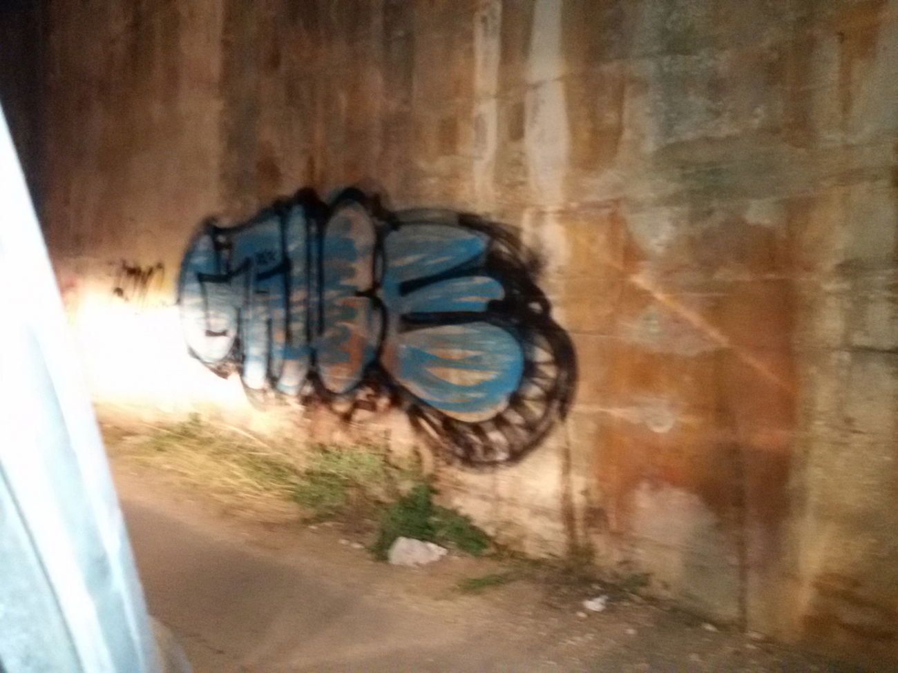 Graffiti Bombing in Italia - Photo by Gw17