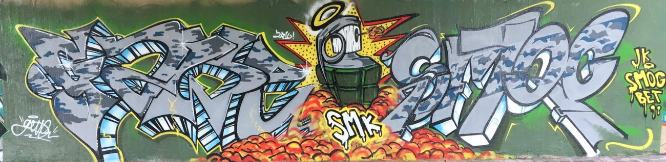 Graffiti Wall in Algeria - Photo by Gw17