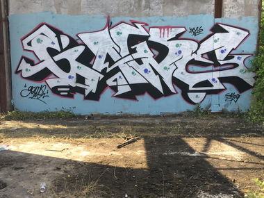 Graffiti Wall in France - Photo by Gw17