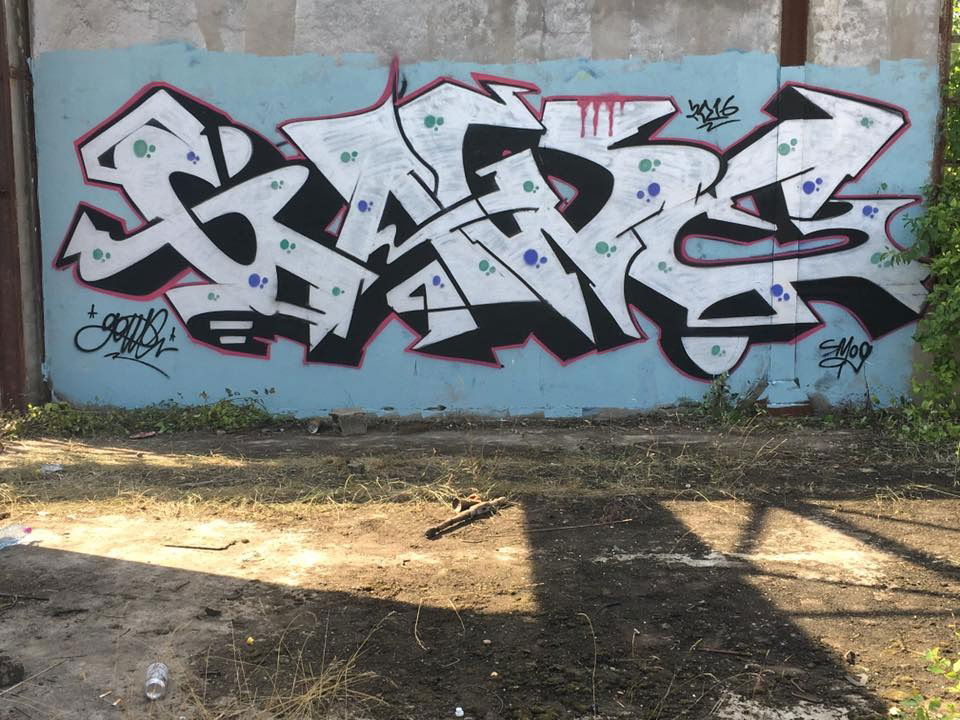 Graffiti Wall in France - Photo by Gw17