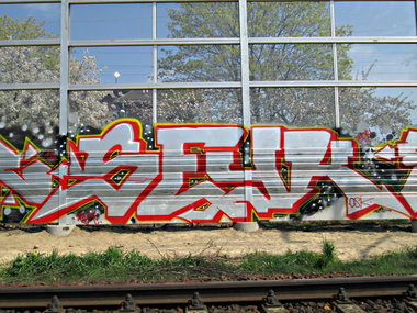 Graffiti Wall - Photo by HALLUCINOGEN - SEYK