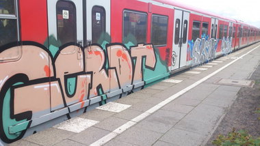 Graffiti Train in Hamburg - Photo by HAMBURG7 - gerdt, slow, pride (2013)