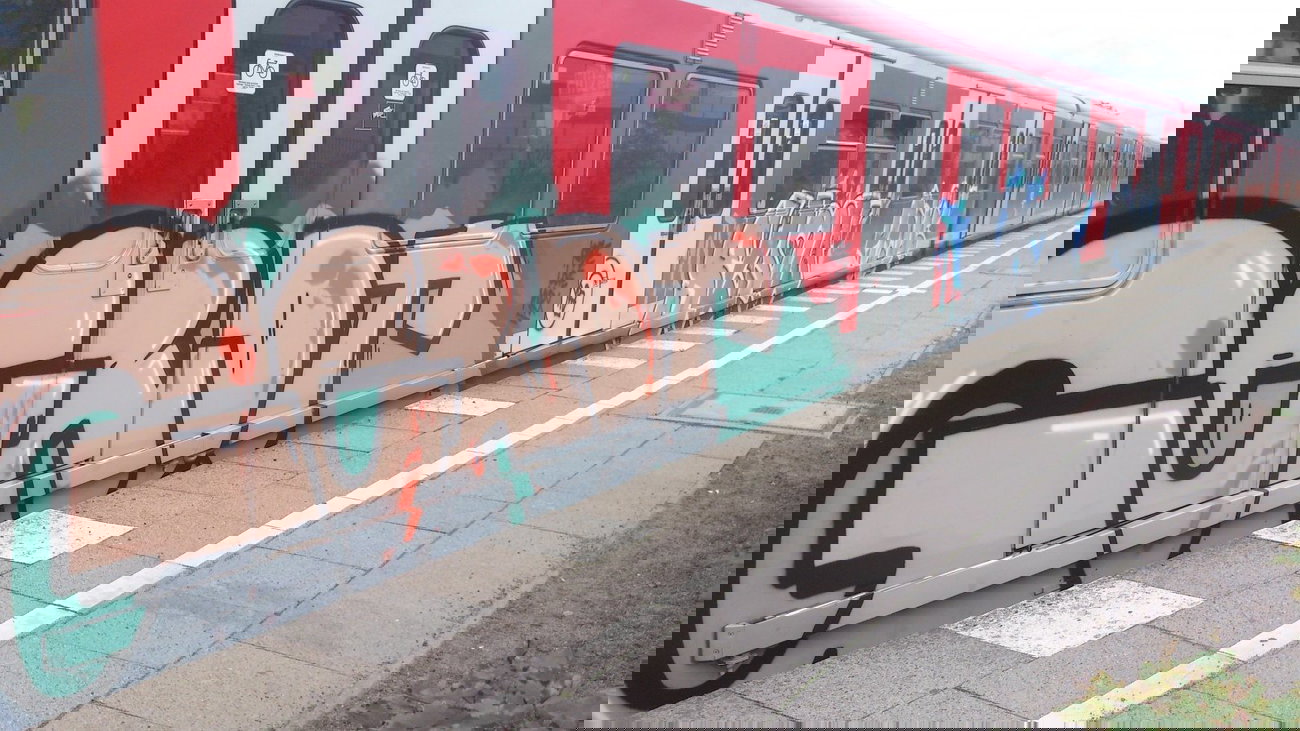 Graffiti Train in Hamburg - Photo by HAMBURG7 - gerdt, slow, pride (2013)