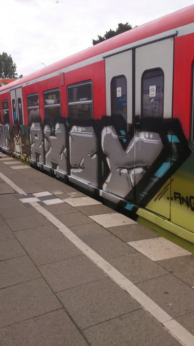 Graffiti Train in Hamburg - Photo by HAMBURG7 - ahoy, round, ang (2013)