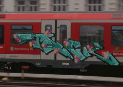 Graffiti Train in Hamburg - Photo by HAMBURG7 - teck, teck9, akro (2013)