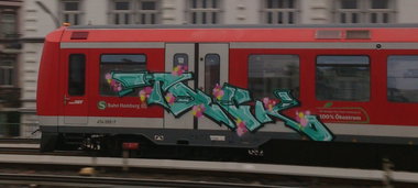 Graffiti Train in Hamburg - Photo by HAMBURG7 - teck, teck9, akro (2013)