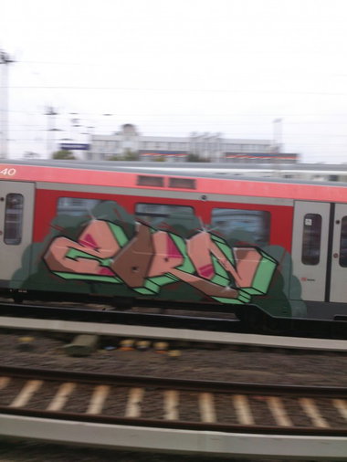Graffiti Train in Hamburg - Photo by HAMBURG7 - zorn, hamburg, s-bahn (2013)