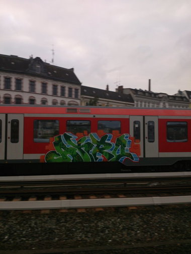 Graffiti Train in Hamburg - Photo by HAMBURG7 - akro, teck, teck9 (2013)