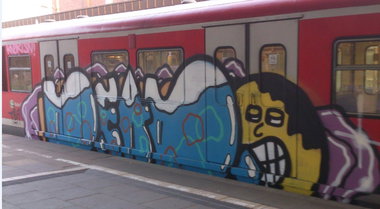 Graffiti Train in Hamburg - Photo by HAMBURG7 - dead, rache, tba (2013)