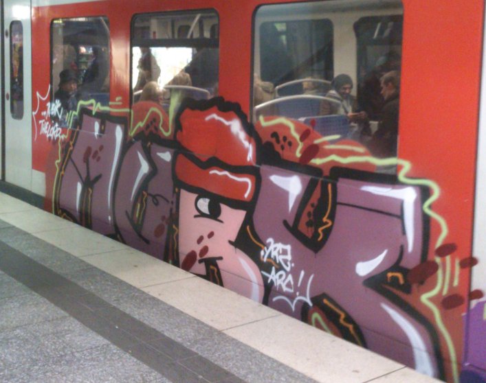 Graffiti Train in Hamburg - Photo by HAMBURG7 - murx, yrz, hamburg (2013)