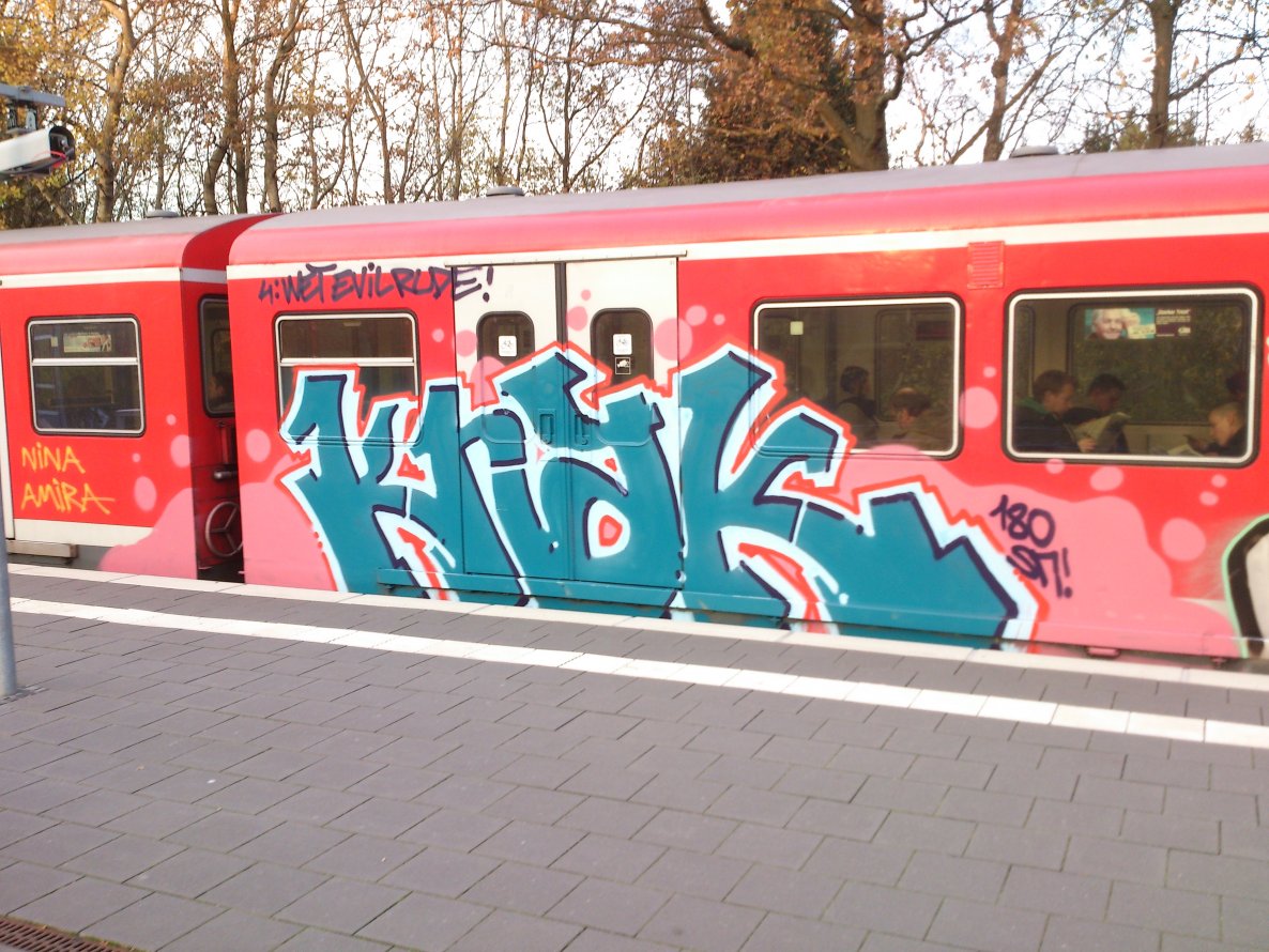Graffiti Train in Hamburg - Photo by HAMBURG7 - knak, sozie, kar (2013)