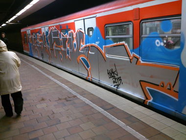 Graffiti Train in Hamburg - Photo by HAMBURG7 - knak, mr.lover, evil (2013)