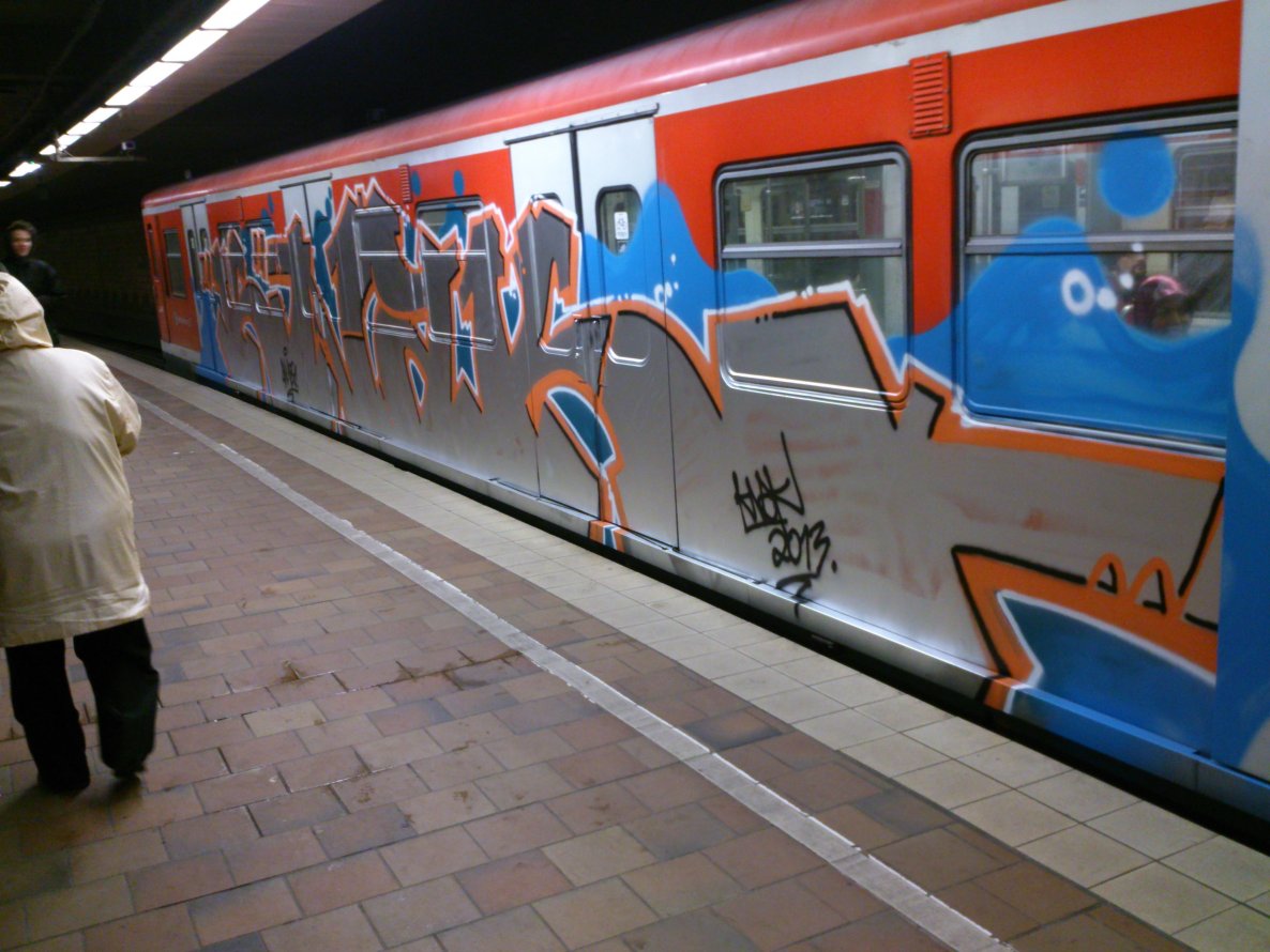 Graffiti Train in Hamburg - Photo by HAMBURG7 - knak, mr.lover, evil (2013)