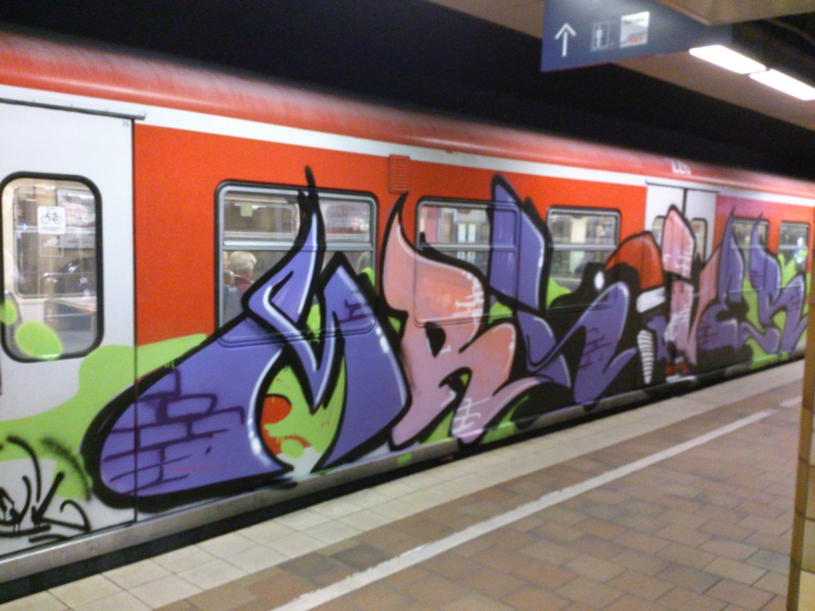 Graffiti Train in Hamburg - Photo by HAMBURG7 - mr.lover, love, evil (2013)